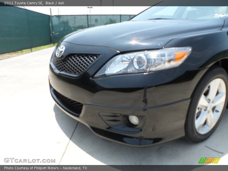 Black / Ash 2011 Toyota Camry SE