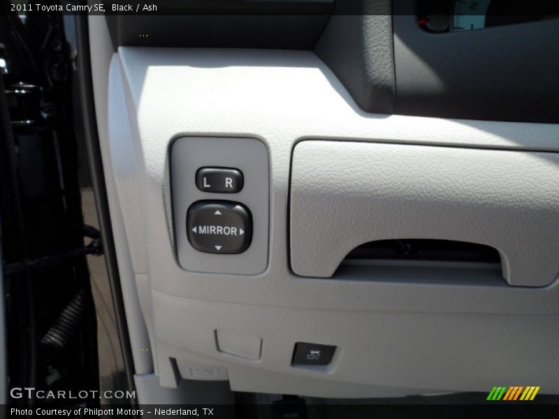 Black / Ash 2011 Toyota Camry SE