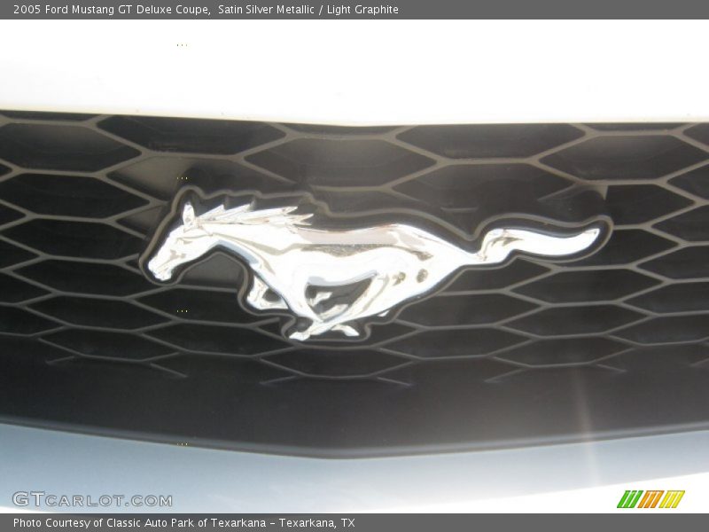  2005 Mustang GT Deluxe Coupe Logo