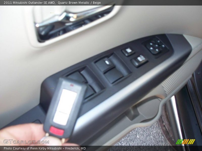 Quartz Brown Metallic / Beige 2011 Mitsubishi Outlander SE AWD