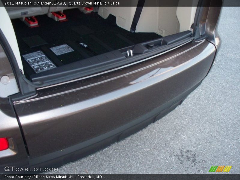Quartz Brown Metallic / Beige 2011 Mitsubishi Outlander SE AWD