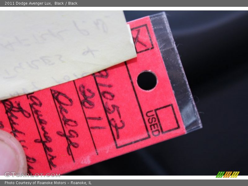 Black / Black 2011 Dodge Avenger Lux
