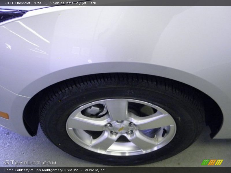 Silver Ice Metallic / Jet Black 2011 Chevrolet Cruze LT