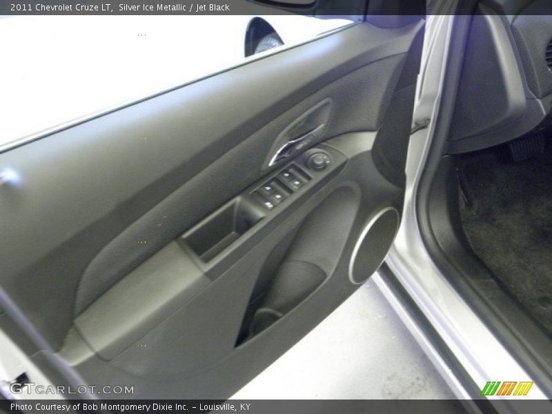 Silver Ice Metallic / Jet Black 2011 Chevrolet Cruze LT