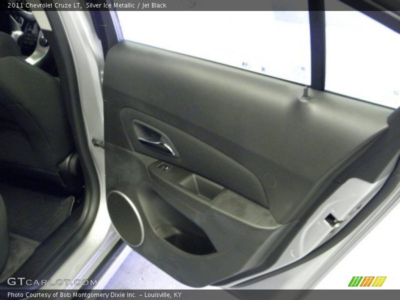 Silver Ice Metallic / Jet Black 2011 Chevrolet Cruze LT