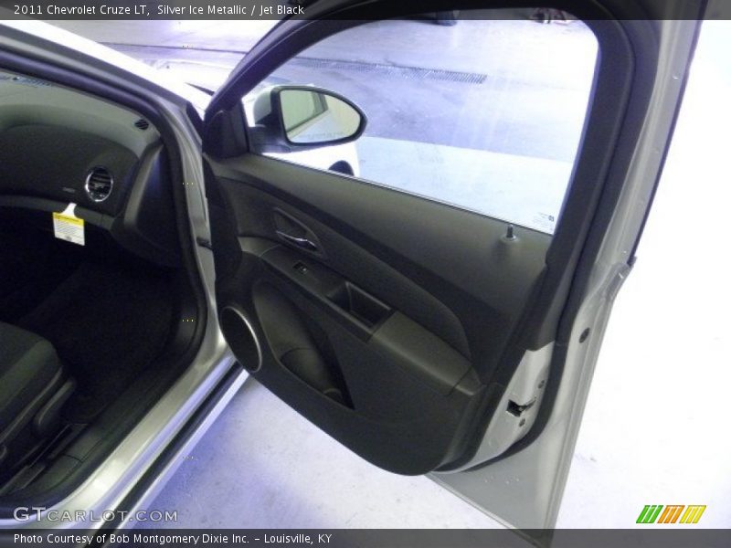 Silver Ice Metallic / Jet Black 2011 Chevrolet Cruze LT