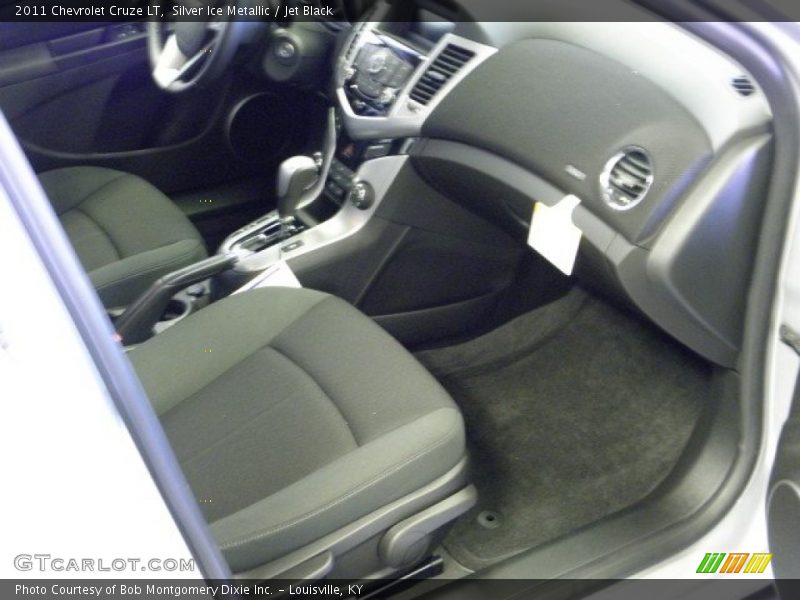 Silver Ice Metallic / Jet Black 2011 Chevrolet Cruze LT