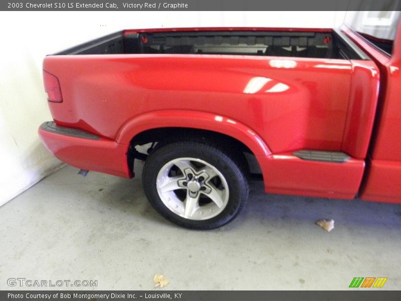 Victory Red / Graphite 2003 Chevrolet S10 LS Extended Cab