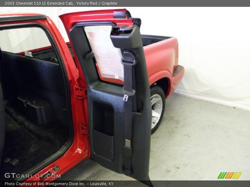 Victory Red / Graphite 2003 Chevrolet S10 LS Extended Cab
