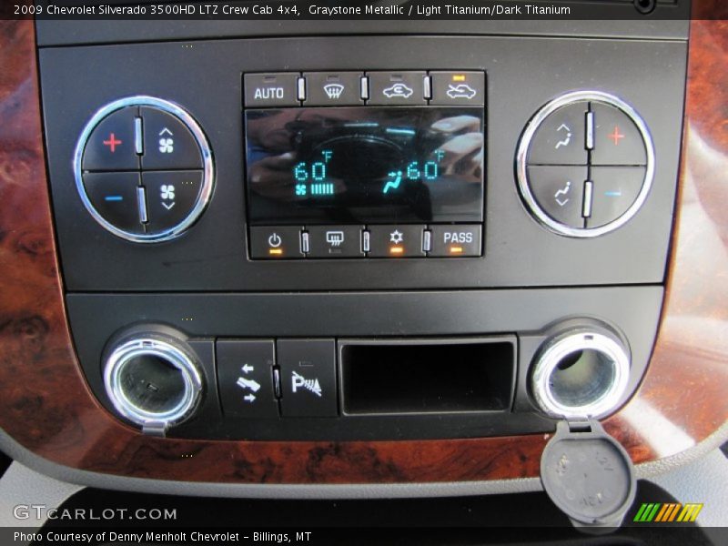 Controls of 2009 Silverado 3500HD LTZ Crew Cab 4x4