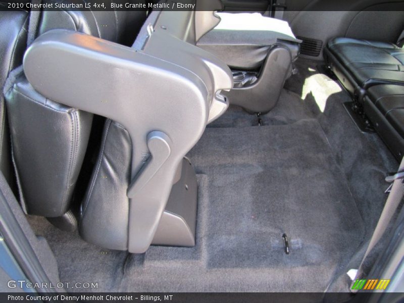  2010 Suburban LS 4x4 Trunk
