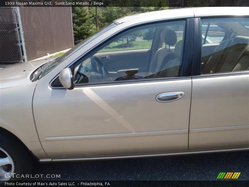 Sunlit Sand Metallic / Beige 1999 Nissan Maxima GXE