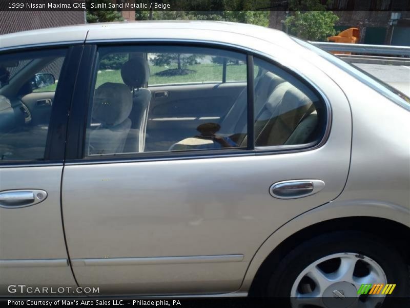 Sunlit Sand Metallic / Beige 1999 Nissan Maxima GXE