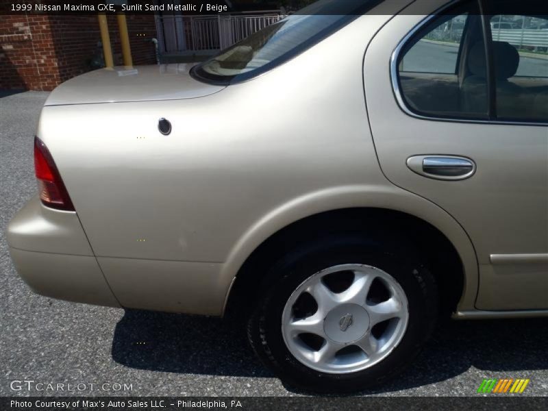Sunlit Sand Metallic / Beige 1999 Nissan Maxima GXE
