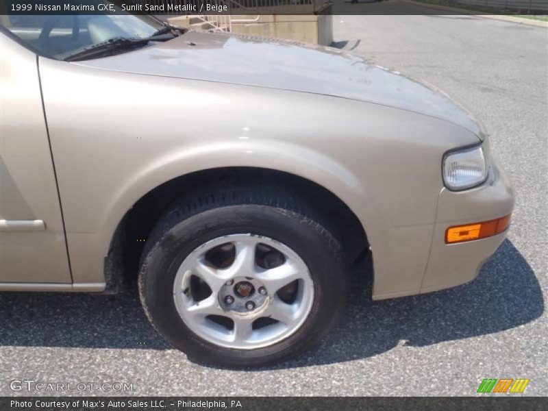 Sunlit Sand Metallic / Beige 1999 Nissan Maxima GXE