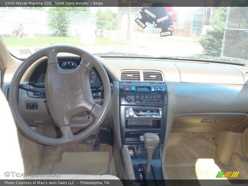Sunlit Sand Metallic / Beige 1999 Nissan Maxima GXE