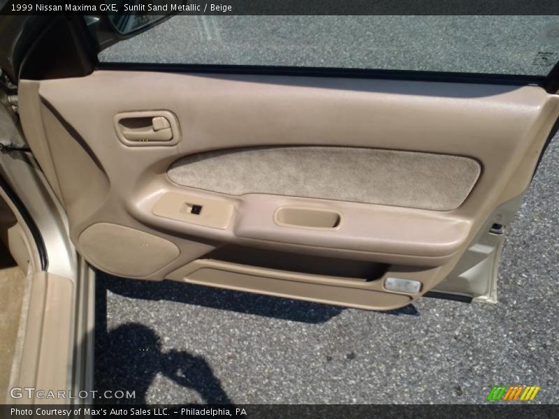 Sunlit Sand Metallic / Beige 1999 Nissan Maxima GXE