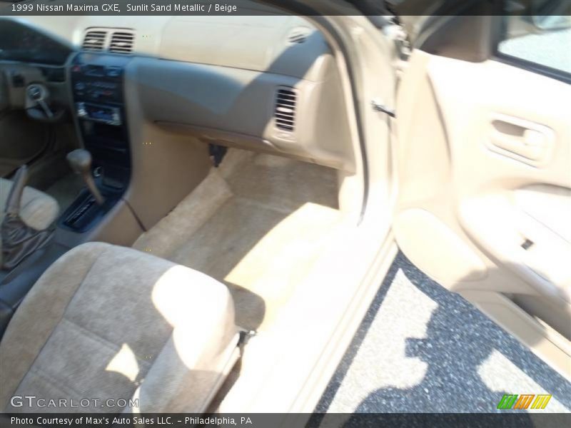 Sunlit Sand Metallic / Beige 1999 Nissan Maxima GXE