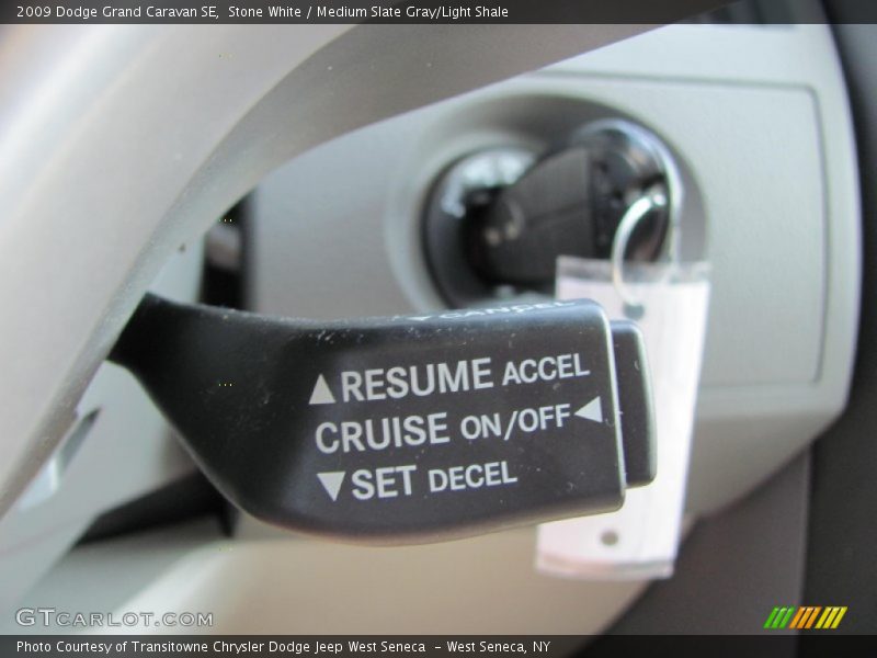 Stone White / Medium Slate Gray/Light Shale 2009 Dodge Grand Caravan SE