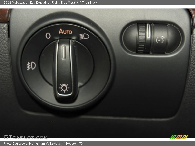 Rising Blue Metallic / Titan Black 2012 Volkswagen Eos Executive