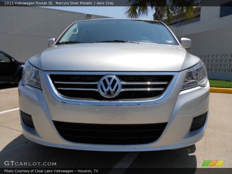 Mercury Silver Metallic / Aero Gray 2011 Volkswagen Routan SE
