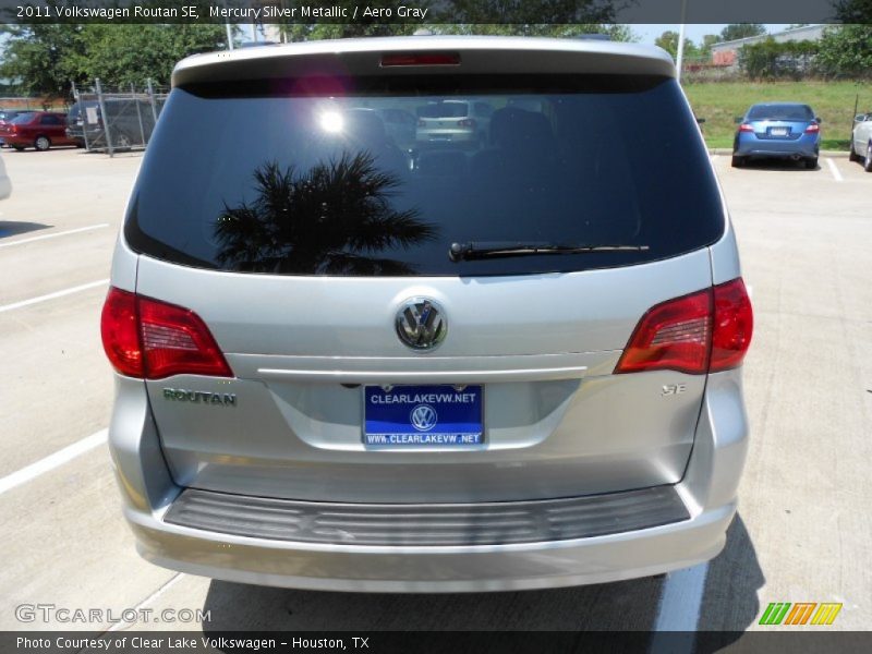 Mercury Silver Metallic / Aero Gray 2011 Volkswagen Routan SE