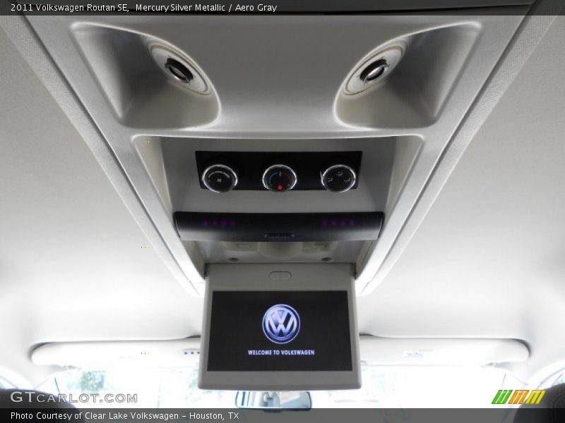 Mercury Silver Metallic / Aero Gray 2011 Volkswagen Routan SE