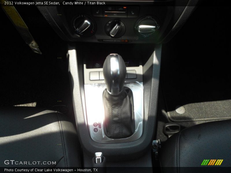 Candy White / Titan Black 2012 Volkswagen Jetta SE Sedan