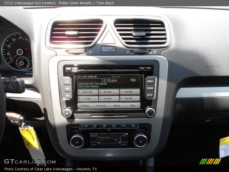 Reflex Silver Metallic / Titan Black 2012 Volkswagen Eos Komfort