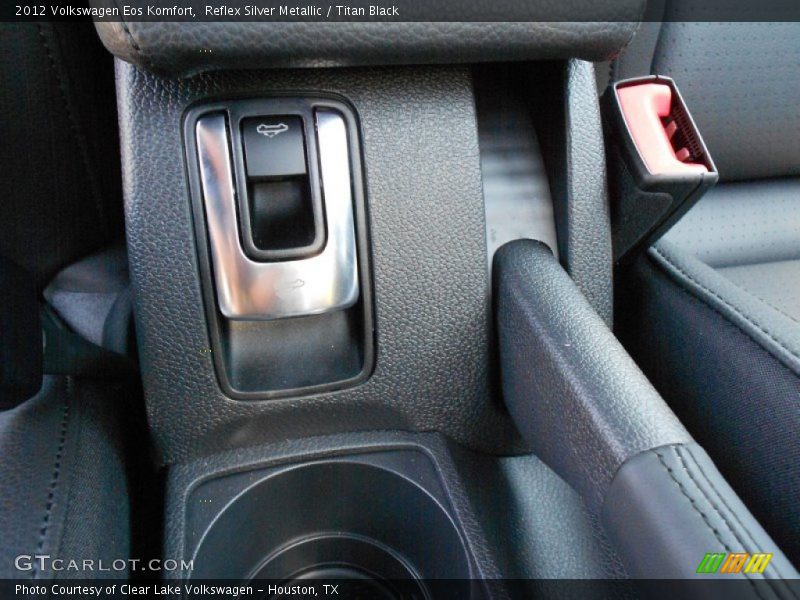 Reflex Silver Metallic / Titan Black 2012 Volkswagen Eos Komfort