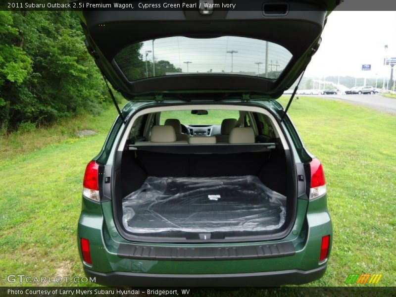  2011 Outback 2.5i Premium Wagon Trunk