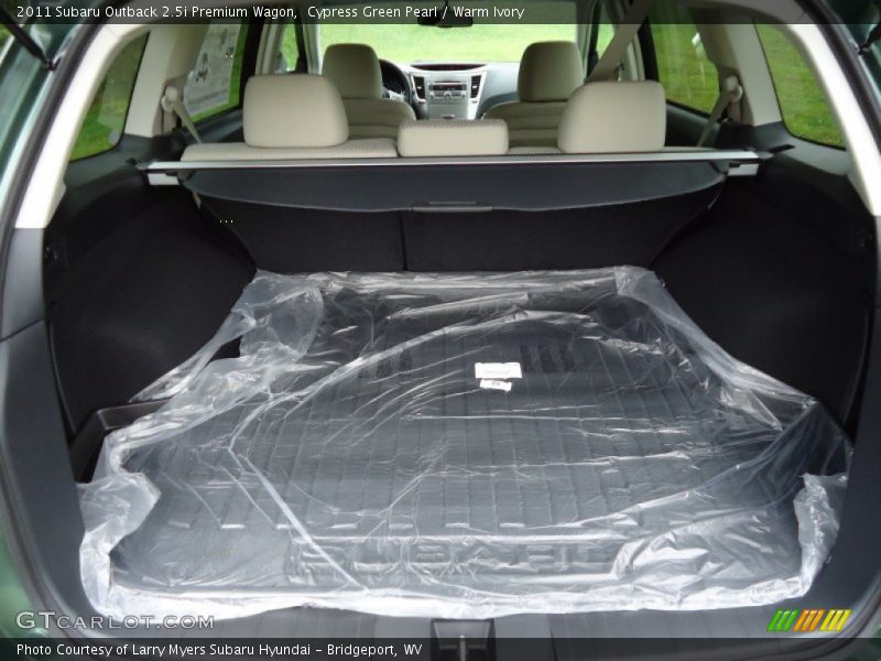  2011 Outback 2.5i Premium Wagon Trunk