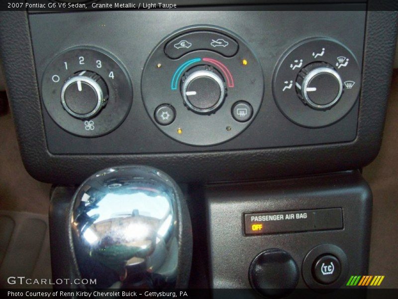 Controls of 2007 G6 V6 Sedan