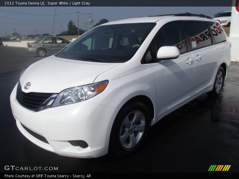 Super White / Light Gray 2011 Toyota Sienna LE