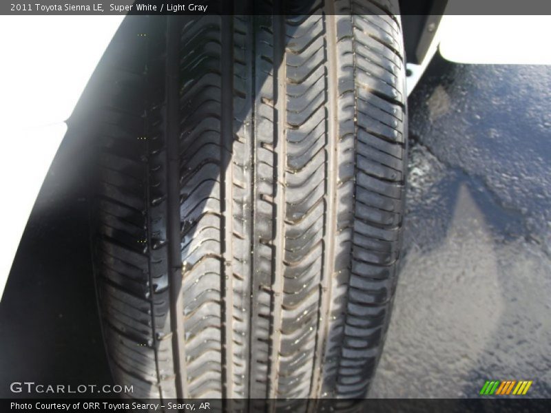 Super White / Light Gray 2011 Toyota Sienna LE