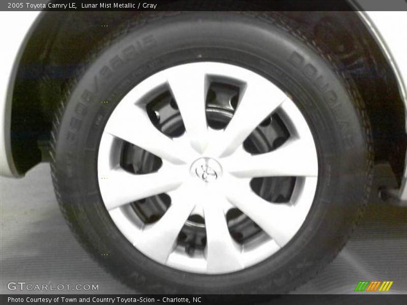 Lunar Mist Metallic / Gray 2005 Toyota Camry LE