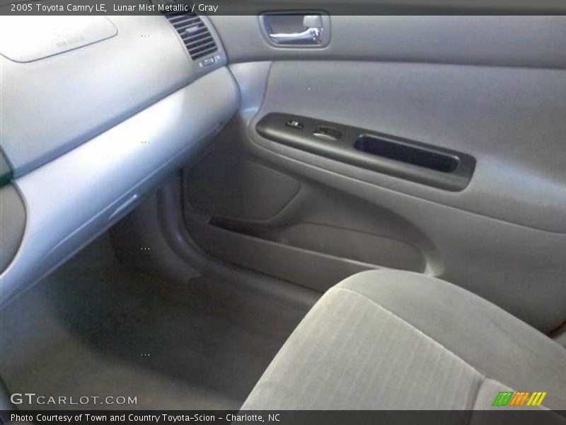Lunar Mist Metallic / Gray 2005 Toyota Camry LE