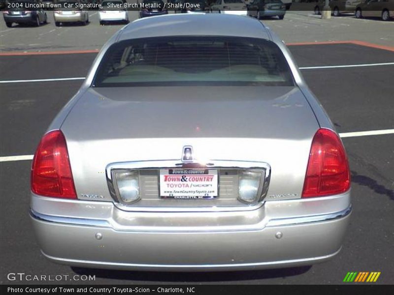 Silver Birch Metallic / Shale/Dove 2004 Lincoln Town Car Signature