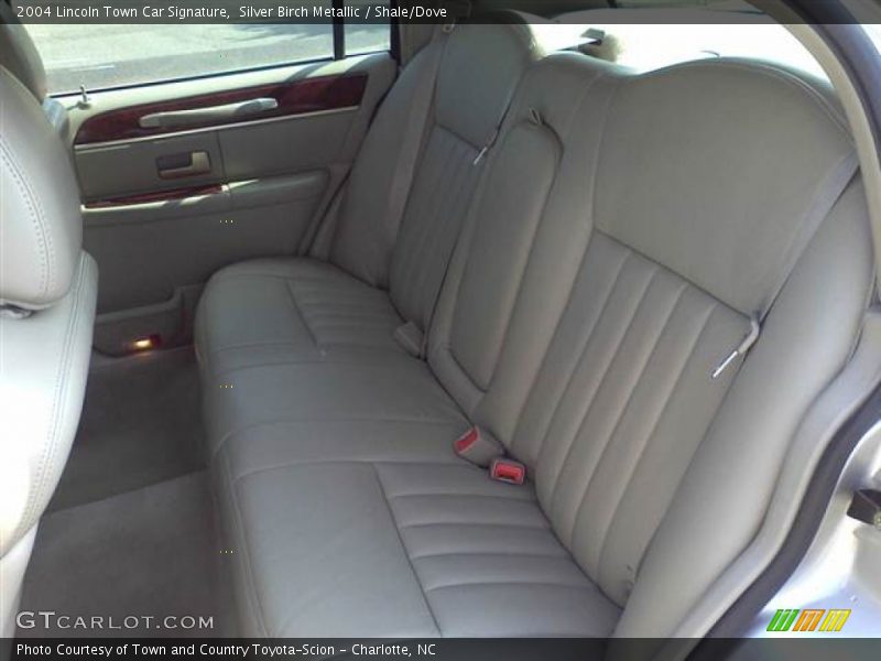 Silver Birch Metallic / Shale/Dove 2004 Lincoln Town Car Signature