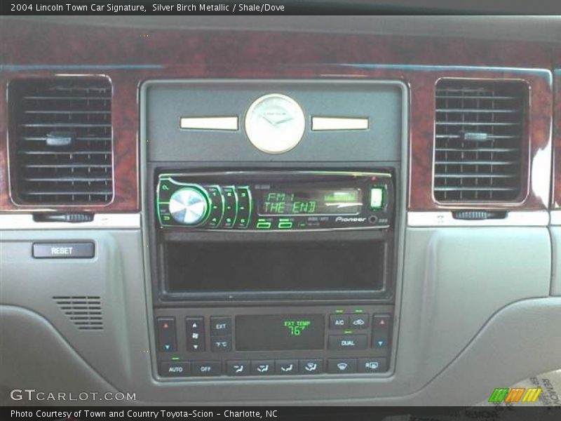 Silver Birch Metallic / Shale/Dove 2004 Lincoln Town Car Signature