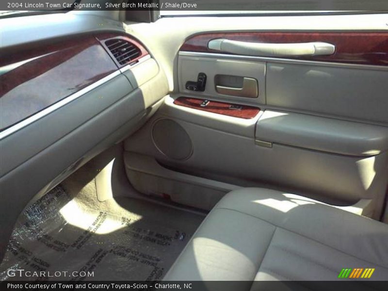 Silver Birch Metallic / Shale/Dove 2004 Lincoln Town Car Signature