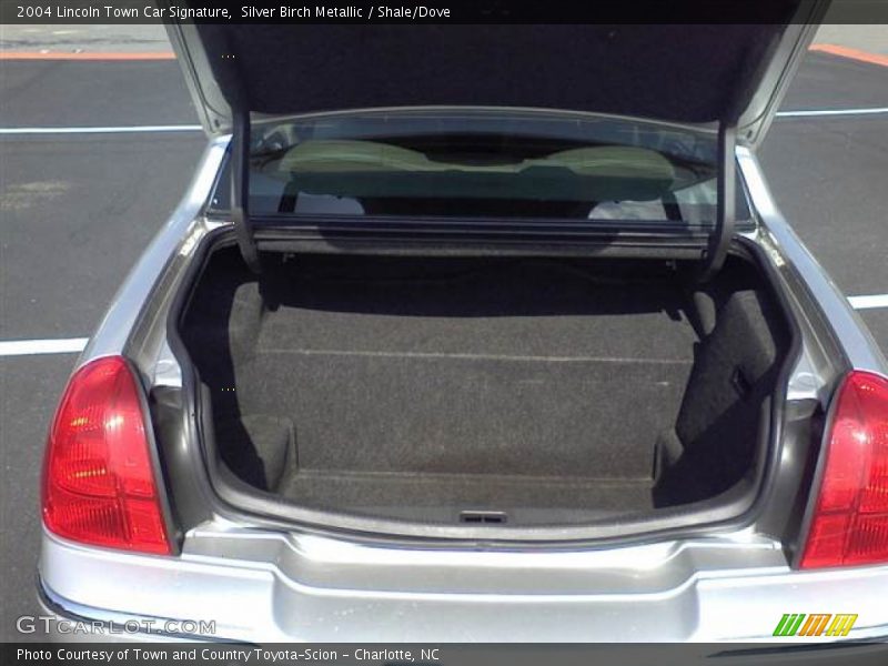 Silver Birch Metallic / Shale/Dove 2004 Lincoln Town Car Signature