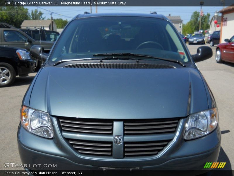 Magnesium Pearl / Medium Slate Gray 2005 Dodge Grand Caravan SE