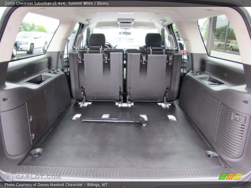  2009 Suburban LS 4x4 Trunk