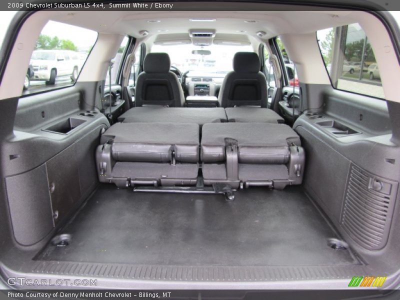  2009 Suburban LS 4x4 Trunk