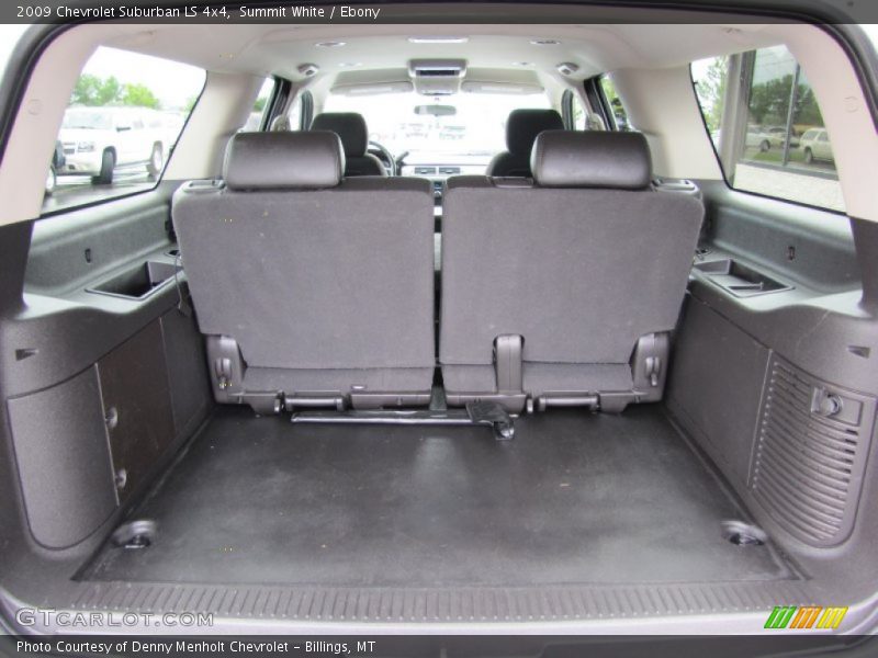  2009 Suburban LS 4x4 Trunk