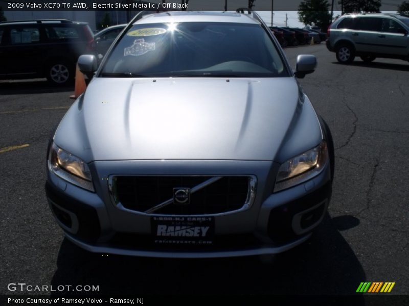 Electric Silver Metallic / Off Black 2009 Volvo XC70 T6 AWD