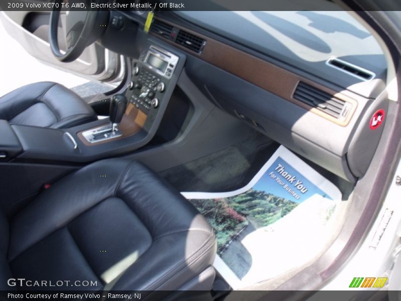 Electric Silver Metallic / Off Black 2009 Volvo XC70 T6 AWD