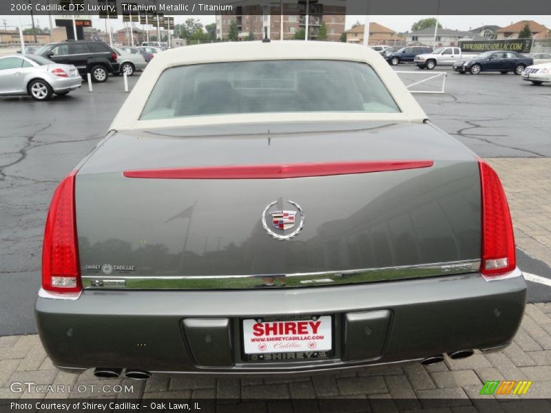 Titanium Metallic / Titanium 2006 Cadillac DTS Luxury