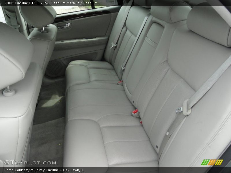 Titanium Metallic / Titanium 2006 Cadillac DTS Luxury